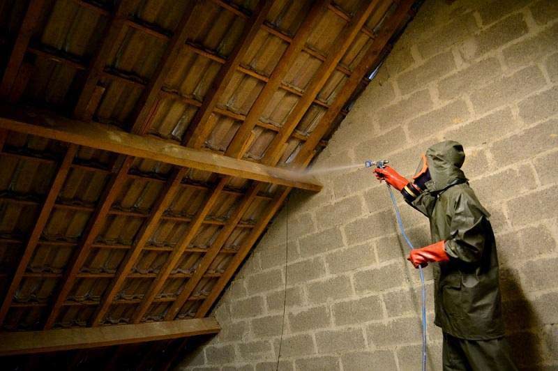 Rénovation de charpente - PROMICHELNETTOYAGE : En tant que toiturier, nous réalisons la rénovation de charpente en bois avant la pose de couverture. Traitement des bois, boiseries de charpente. Spécialistes des traitements du bois préventifs et curatifs des charpentes. intervention sur Braine-Le-Comte Nivelles, Namur.. en Belgique